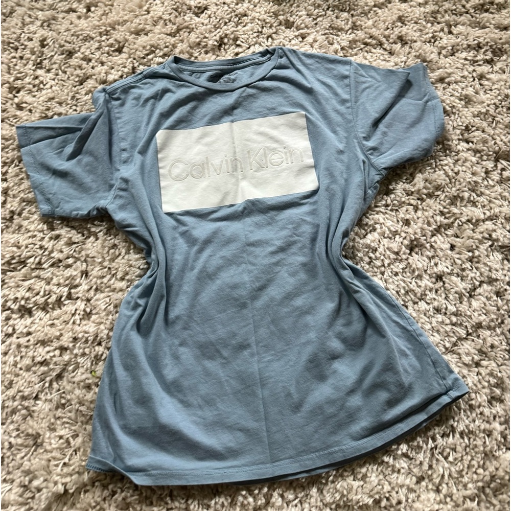 Calvin Klein jeans, light blue pastel color block Summer Street style sh… - Picture 1 of 4